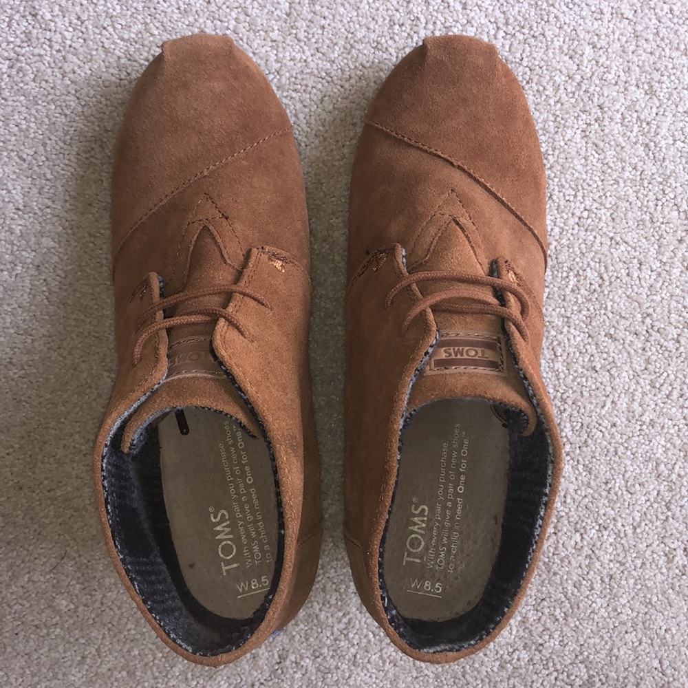 NWOT! TOMS Desert Wedge Suede Ankle Booties
